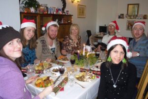 Eleonora Monoscalco, interprete inglese a Milano, conosce bene la cultura inglese e britannica. Nella foto, sta passando il Natale con una famiglia di Londra durante il suo anno di Erasmus