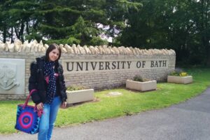 Descripcion alt: Eleonora Monoscalco, intérprete de italiano, inglés y español en Milán cuando estaba de Erasmus en la Universidad de Bath como intérprete de inglés e italiano