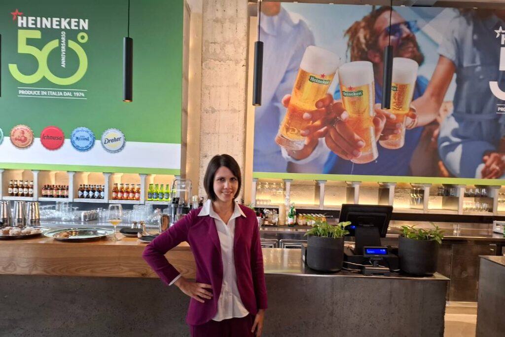 Eleonora Monoscalco provides English-to-Italian interpreting services in Milan at the Heineken's 50th anniversary of production in Italy.