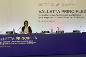 Eleonora Monoscalco, interprete di consecutiva mentre svolge un incarico per l’ONU a Malta