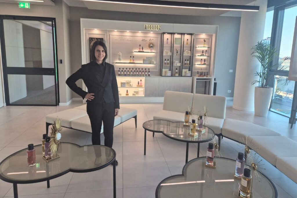 Eleonora Monoscalco, interprete luxury di inglese e italiano per un evento di presentazione del prodotto organizzato da Dior.