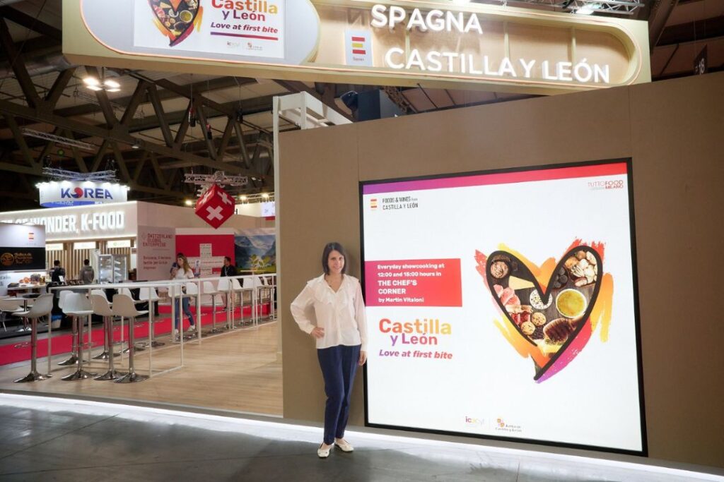 Eleonora Monoscalco, traduttore spagnolo a Milano in occasione della fiera Tuttofood Milano per la Regione spagnola di Castiglia e León