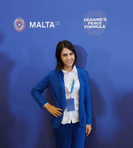 Italian interpreter Eleonora Monoscalco provided English to Spanish simultaneous translation at the Ukraine Peace Formula Talks.